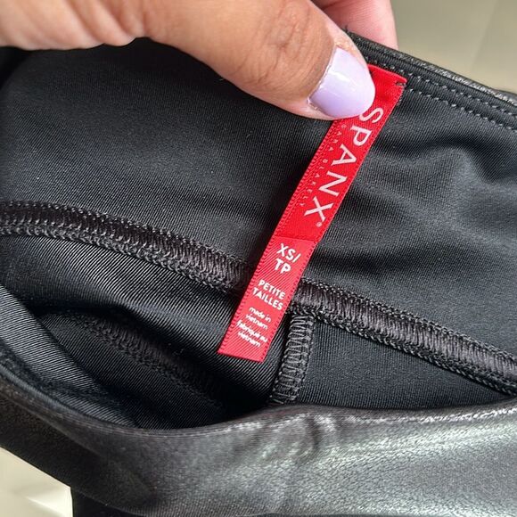 Spanx  faux leather high rise leggings in black glossy, size XS  petite tall - Picture 12 of 13